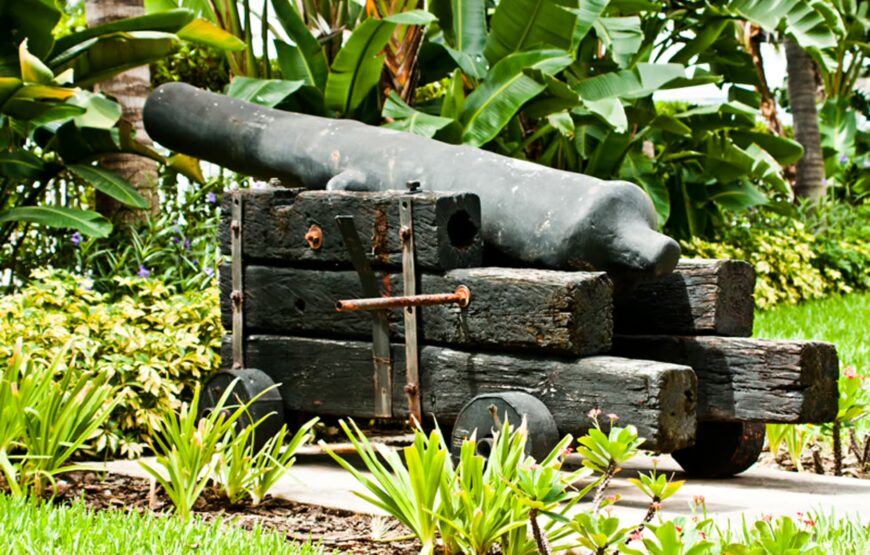 Nassau: Bites and Sites Food and Cultural Walking Tour