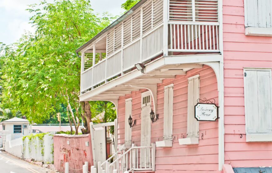 Nassau: Bites and Sites Food and Cultural Walking Tour