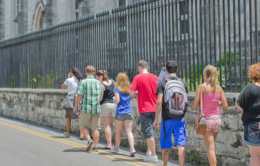 Nassau: Bites and Sites Food and Cultural Walking Tour