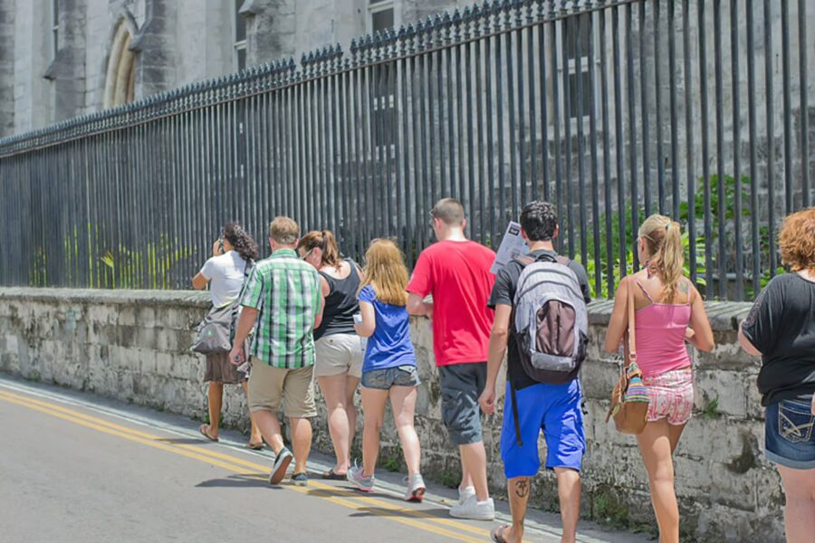 Nassau: Bites and Sites Food and Cultural Walking Tour