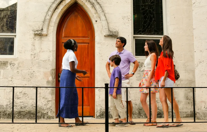 Nassau: Bites and Sites Food and Cultural Walking Tour